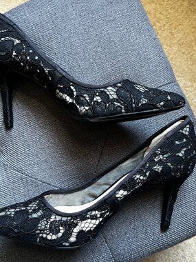 NEVER WORN New in box! Karl Lagerfeld Paris Royale2 Lace Fabric Heel Sz 6